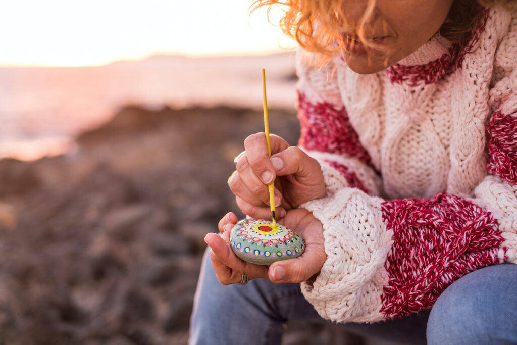 woman_painting_rock